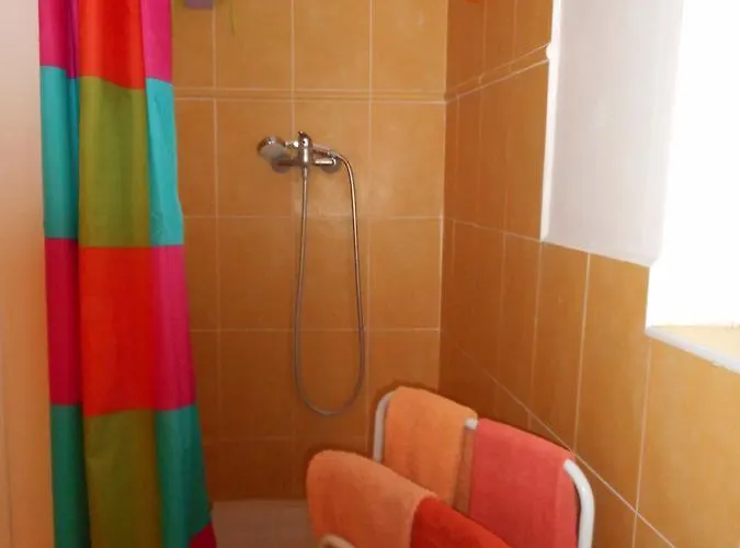 Petit Grenier Douillet De Cathie Roquemaure (Gard)