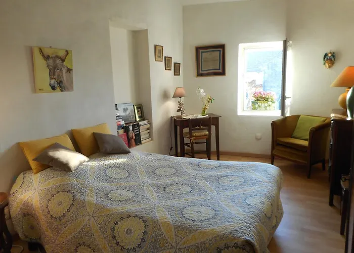 Petit Grenier Douillet De Cathie Roquemaure (Gard)