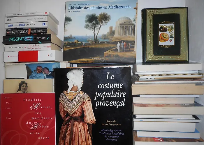 Petit Grenier Douillet De Cathie Roquemaure (Gard)